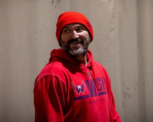 Ovečkin skóroval poosmé v posledních devíti duelech. V loajalitě přeskočil Yzermana a v domácích hodech vyrovnal rekord Howea