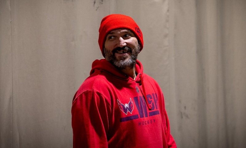 Ovečkin skóroval poosmé v posledních devíti duelech. V loajalitě přeskočil Yzermana a v domácích hodech vyrovnal rekord Howea