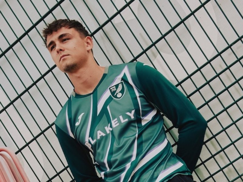 „Nikdy tady nevypadal šťastně.“ Juráskovo působení v Anglii je označeno za zklamání. Teď míří do Sparty