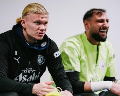 „Žije pro góly," říká Guardiola o Haalandovi, jenž zaujal robotickou oslavou a la Crouch. Kouč ho staví na úroveň Messiho s Ronaldem