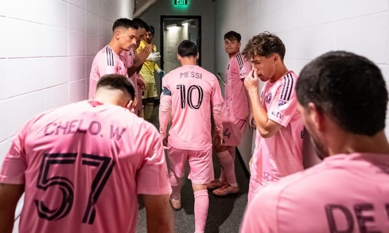 Kam se hrabou Figo, Ronaldo, Di María, De Bruyne nebo Pelé. Novým světovým rekordmanem v asistencích je Messi