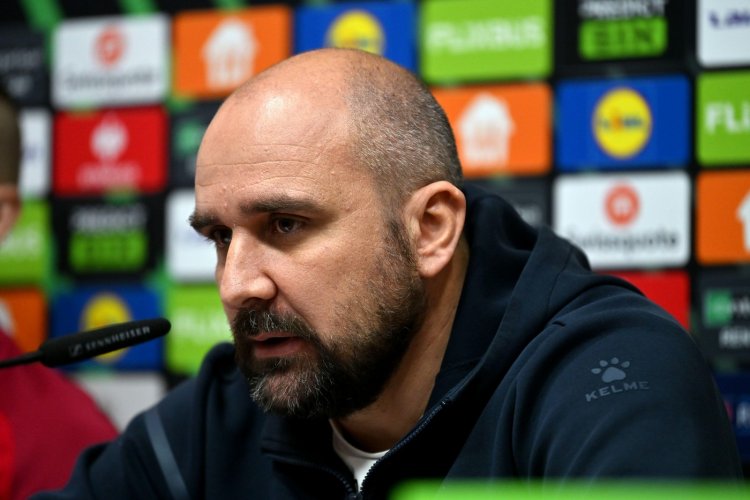 Tragédie v Srbsku. Fotbalisté se zhroutili na hřišti, jejich trenér zemřel během zápasu