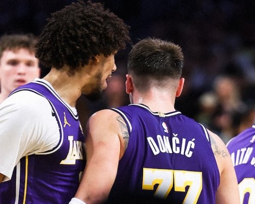 35 bodů, 13 asistencí a 9 doskoků. Nezastavitelný Dončić zastínil Wembanyamu a Lakers táhnou šňůru pěti triumfů v řadě