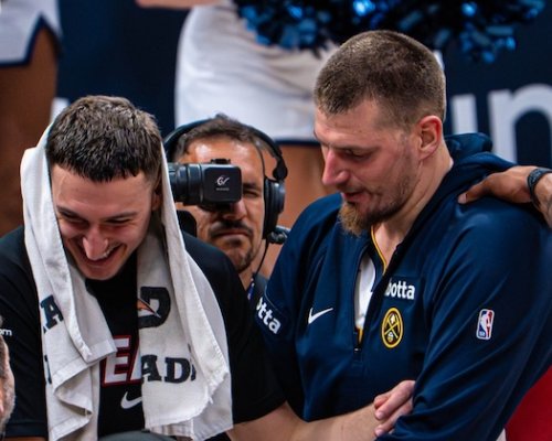 Neuvěřitelný Jokič předvedl pátý triple-double v sezoně, zbytek NBA je také na pěti. Nuggets pojedenácté v řadě vyzráli nad Heat