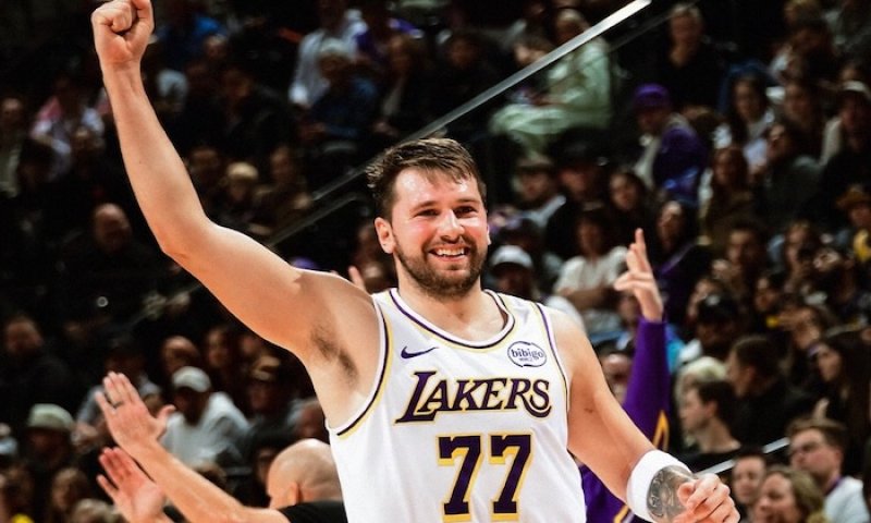Lakers jsou v ráži a nyní táhnou šňůru sedmi výher! Dončić odstřelil Pelicans už v první čtvrtině