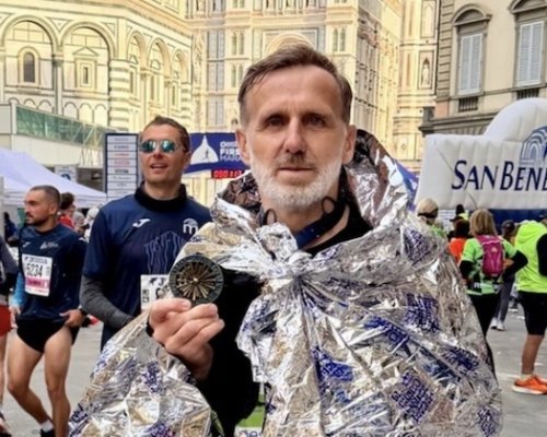 Florencie pokořena i přes křeče a chřipku! Poborský zvládl maraton za 4:31:15. Strýcová i Šmicer mu zatleskali