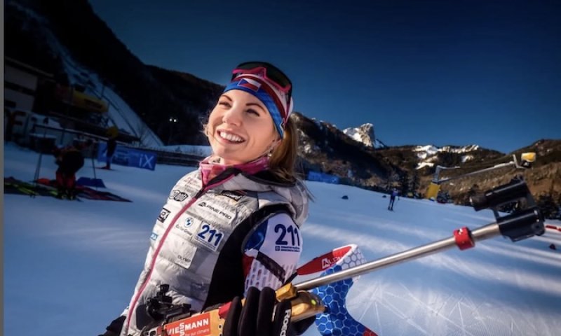 Biatlonový víkend v Östersundu? Díky střelecké přesnosti byla vidět i smíšená štafeta, Charvátovou zdobí parádní běžecká forma