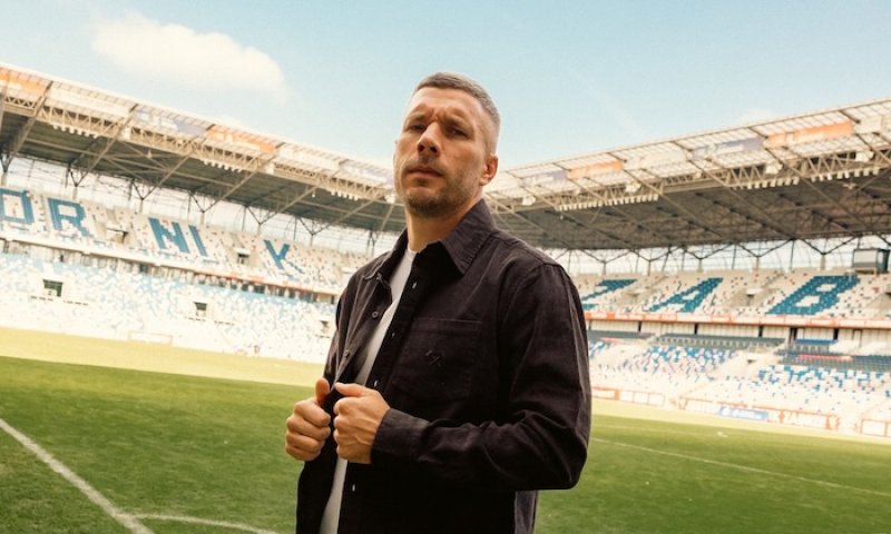 Lídr Ekstraklasy dostal čtyřku a legendární Podolski se ozval. Jeho slova mířila i k Ambrosovi s Hellebrandem