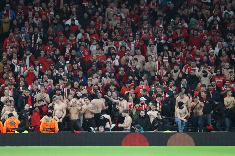 Duhová vlajka Spurs způsobila v Londýně rozruch. Útok na menšiny, volá skupina Proud Lilywhites