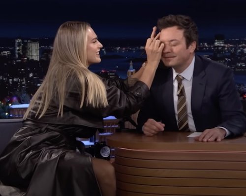 Sabalenka se podepsala Jimmymu Fallonovi přímo na čelo. Madison Square Garden si bude pamatovat do konce života