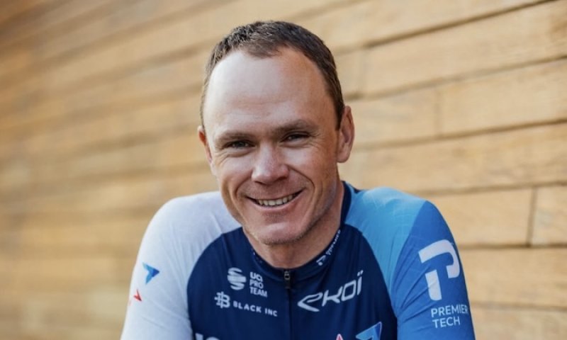 Vueltou poctěný Froome je čerstvě po třetí operaci a zatím mlčí o budoucnosti. Své rozhodnutí ještě drží pod pokličkou