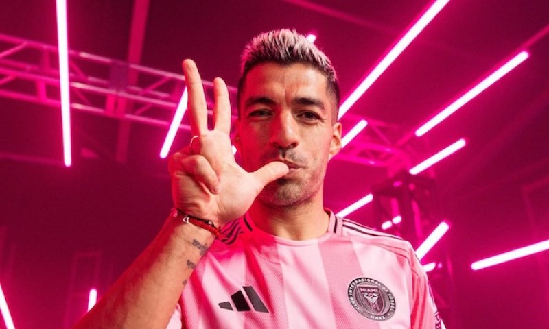 Busquets i Jordi Alba skončili. Brzy devětatřicetiletý Suárez, jenž měl prsty ve 34 brankách Interu, se však rozhodl titul obhajovat