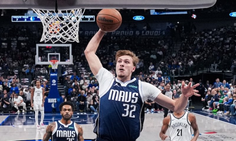 NBA poznala prvního osmnáctiletého hráče, který pokořil hranici 40 bodů. 206 centimetrů vysoký klenot vlastní Dallas Mavericks