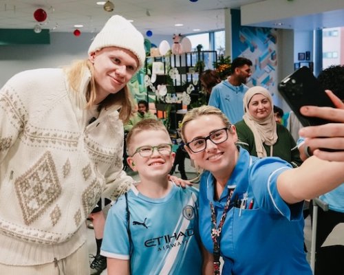 Gólostroj z Etihad Stadium je rychlejší než Ronaldo. Haaland míří za nesmrtelností, Van Persieho může vystrnadit z TOP 15 už za rok