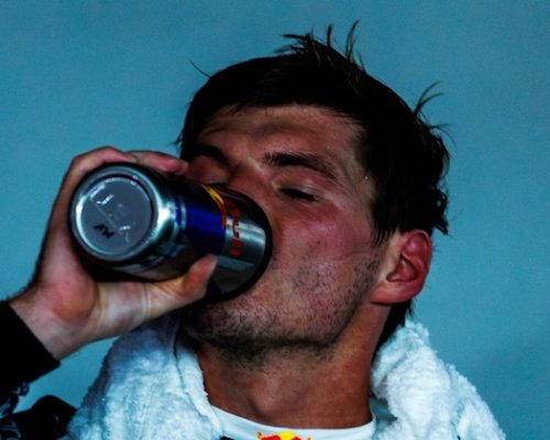 Není to jen o Formuli 1. Verstappen se vrací k jednáním s Mercedesem a vysvětluje, co by ho mohlo vést k případné změně