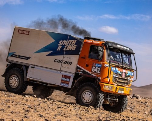 Z Arábie rovnou do Afriky. Tomeček chystá unikátní dakarský double, první z náročných závodů navíc poprvé absolvuje se synem