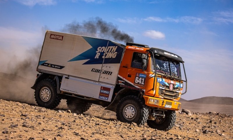 Z Arábie rovnou do Afriky. Tomeček chystá unikátní dakarský double, první z náročných závodů navíc poprvé absolvuje se synem