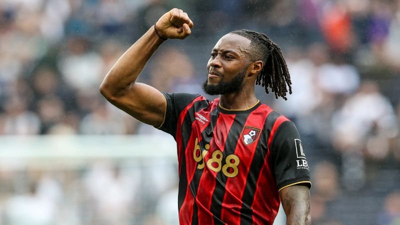 Válka o termín. Hvězda Cherries tlačí na lednový odchod ke Guardiolovi