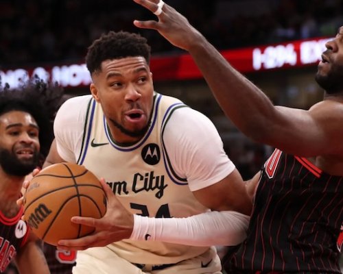 Řecký gigant zpátky ve službě: Antetokounmpo umlčel Chicago Bulls a Bucks přestali krvácet