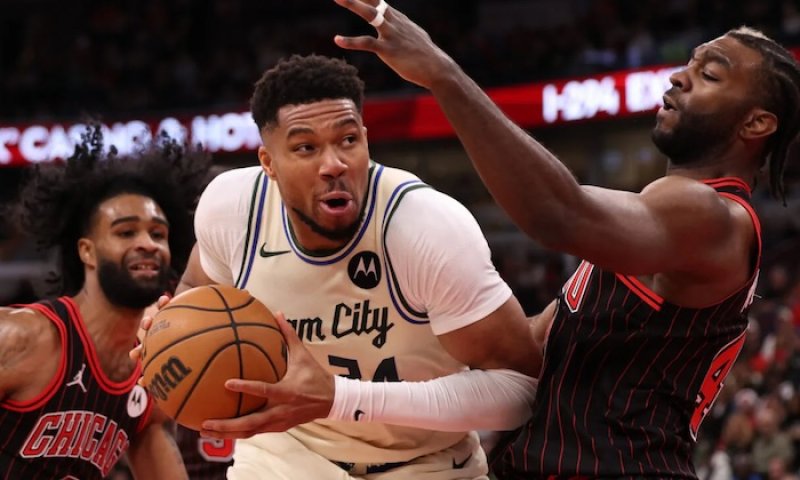 Řecký gigant zpátky ve službě: Antetokounmpo umlčel Chicago Bulls a Bucks přestali krvácet
