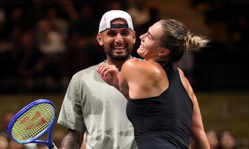 Dubajský experiment: Kyrgios porazil Sabalenkovou a tenis si oddychl. "Bylo to vyrovnanější, než říká výsledek," přiznal Australan