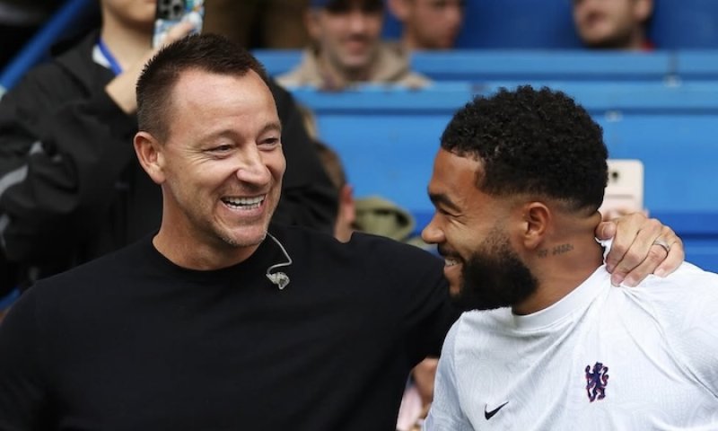 Terry otevírá osobní trezor. Bude dražit bolest i slávu včetně zlaté medaile z Premier League a dvou ikonických dresů z finále Ligy mistrů