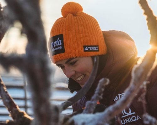 Vlhová žije nově v Bratislavě, aby byla blíž reklamním partnerům a lidem, kteří jí pomáhají. Termín návratu však stále nemá...