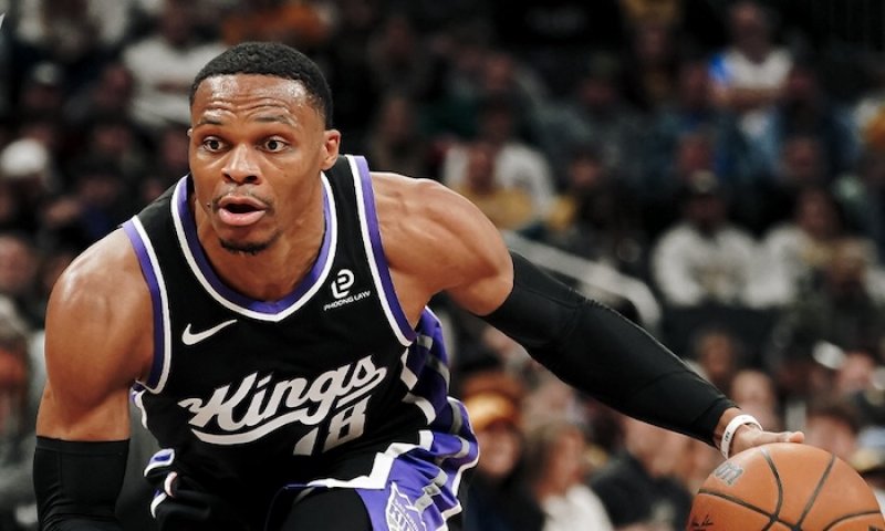 Body, asistence, zisky. Pracovitá osobnost Sacramenta Kings je na úrovni ikon jako Magic Johnson, Nash, Lebron nebo Malone