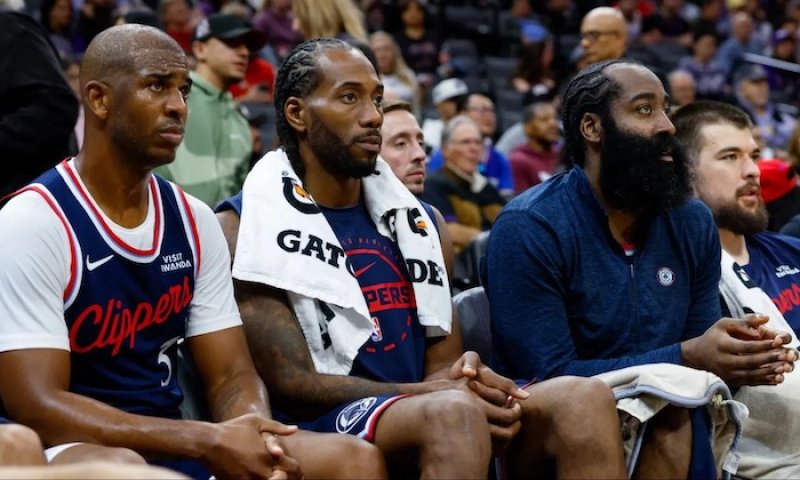 „Jsem stejně zmatený jako vy,“ vzkázal Harden po šokující zprávě o odchodu ikonického Paula z Clippers