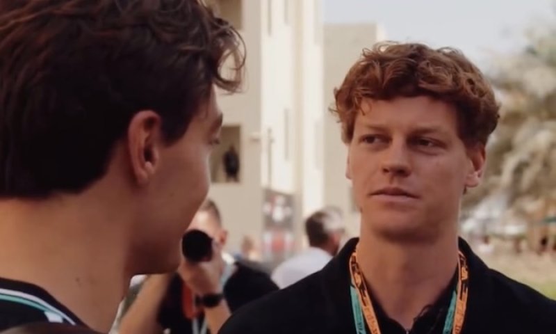 Sinnerův rychlostní úlet! Světová dvojka řádila na okruhu v Abú Zabí po boku krajana Antonelliho