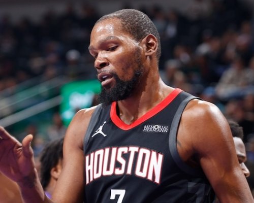 Durant vstoupil do elitního střeleckého klubu, který tvoří pouze 8 superhvězd. Rychleji to navíc zvládli jen Jordan a Chamberlain