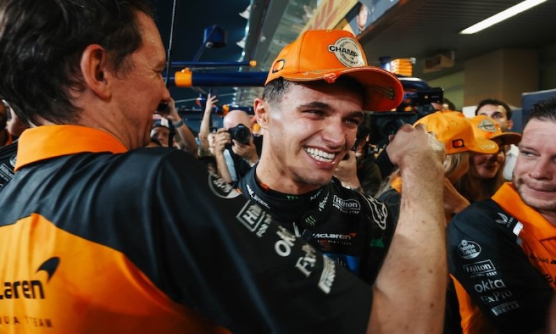 McLaren se raduje po 17 letech! Bylo mi ctí bojovat s Verstappenem a Piastrim, který jednou bude mistr světa, vzkázal šampion Norris