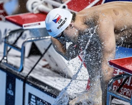 Rekord, stříbro, euforie. Knedla zapsal večer, který mění české plavání: Před pár lety jsme neměli žádnou štafetu a teď konkurujeme Evropě