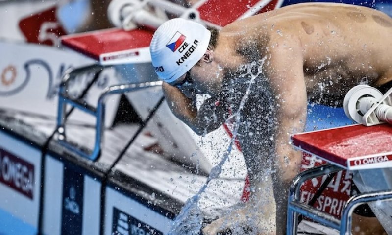Rekord, stříbro, euforie. Knedla zapsal večer, který mění české plavání: Před pár lety jsme neměli žádnou štafetu a teď konkurujeme Evropě