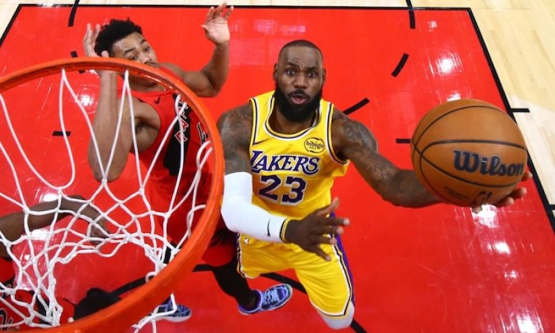 LeBronova neuvěřitelná šňůra skončila po necelých 19 letech. Hrdina Lakers to však vzal klidně a s nadhledem...