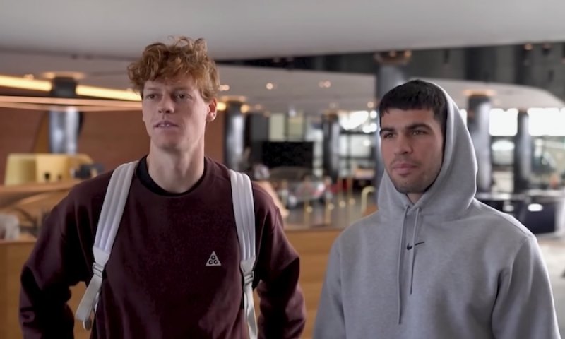 Alcaraz a Sinner opět proti sobě. Nejlepší tenisté planety si přijeli do Soulu pro miliony dolarů (a došlo i na ping pong)