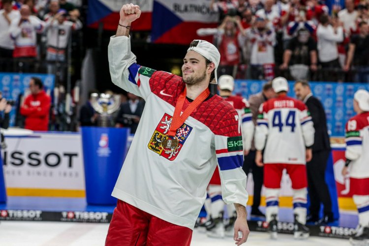 Další šance klepe na dveře. David Špaček je znovu u NHL, debut ale pořád visí ve vzduchu