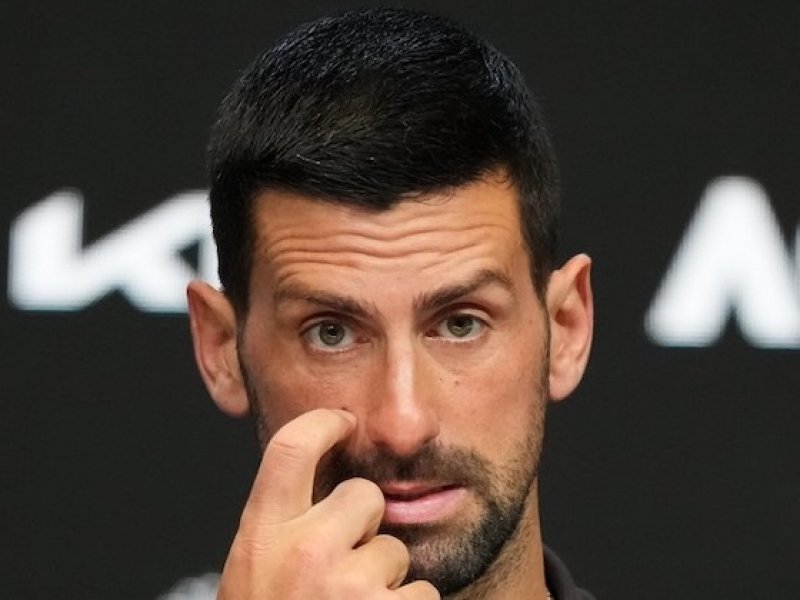 „Falešný patriot.“ Média útočí na Djokoviče kvůli podpoře protivládních protestů