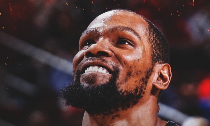 Žádné bláznivé oslavy, jen další pořádný zápis do historie: Durant tiše dobývá NBA, dalším na řadě je Jordan