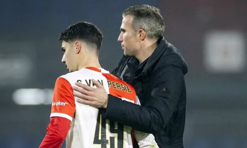 Když geny promluví: Van Persie junior ohromil bitvu o Rotterdam patičkou a nůžkami. Oba góly vstřelil v jedné minutě!