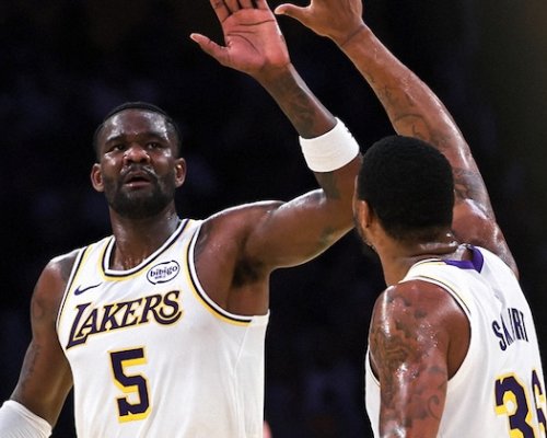 Deset střel bez jediné chyby? Obr Ayton předvedl výkon, jaký fanoušci Los Angeles Lakers neviděli téměř 45 let!
