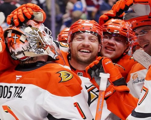 40 zákroků, nájezdy, vítězství: Dostál vykradl Avalanche a jeho Ducks slaví pátou výhru v řadě