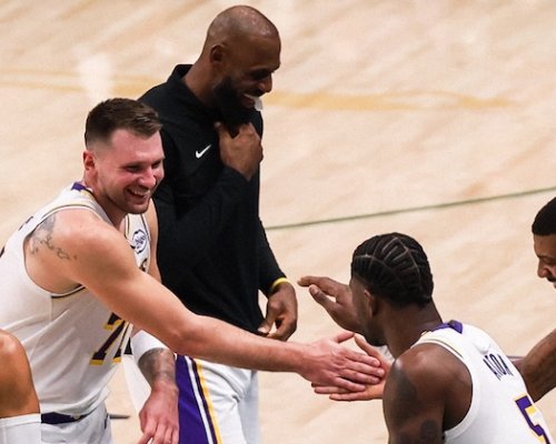 Emoce Dončiće při druhé návštěvě Dallasu polevily, chválil ho i LeBron. Tahoun Lakers i počtvrté srazil svůj bývalý tým