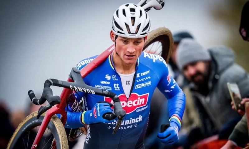 Jednapadesát triumfů ve Světovém poháru? Je to jednoduché, Van der Poel je nejlepší cyklokrosař, jaký kdy jezdil