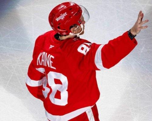 Kane píše americké dějiny NHL. Vyrovnal téměř 20 let starý rekord Modana, týmový neúspěch ho ale frustroval