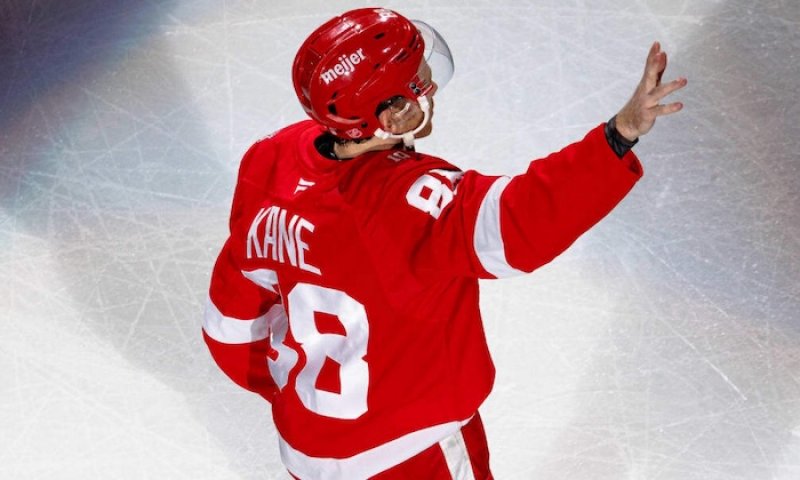 Kane píše americké dějiny NHL. Vyrovnal téměř 20 let starý rekord Modana, týmový neúspěch ho ale frustroval