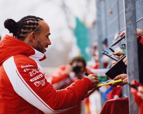 Déšť, 120 kol a spokojenost. "Jsem hrdý na všechny v továrně, že dostali auto do této fáze," hodnotí Hamilton první test SF-26