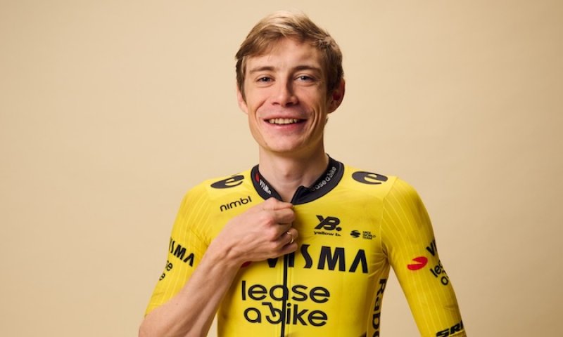 Chybí mu už jen růžová. Vingegaard jde po nesmrtelnosti a chce být osmým jezdcem historie, který ovládne všechny tři třítýdenní závody