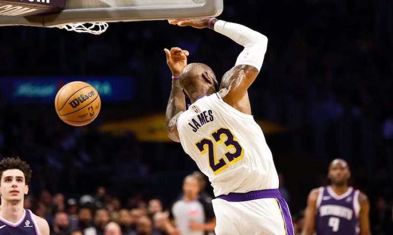 Garrett přepsal historii NFL. Více než 20 let starý rekord padl a před tímto epickým činem smekl i.LeBron James