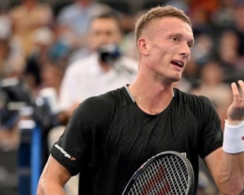 Brisbane vidělo české derby trvající téměř dvě a půl hodiny. Lehečka přežil bitvu s Macháčem a dalším na řadě je Korda